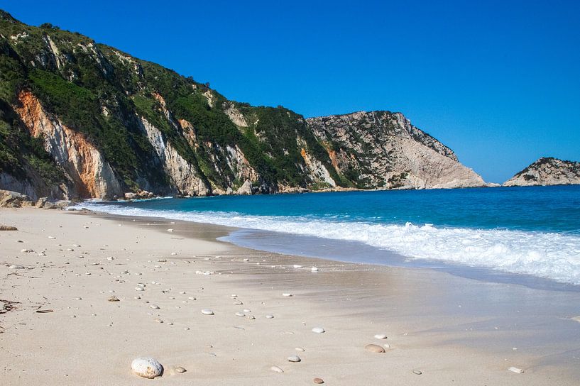 Beach of Greece van Ton Tolboom