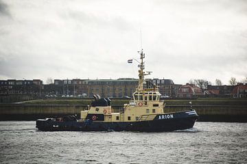Sleepboot Arion net uit de Noorder sluis IJmuiden van scheepskijkerhavenfotografie