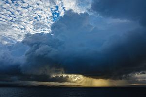 Clouds over the Lyngdalsfjord in Norway van Rico Ködder