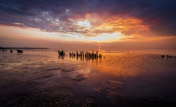 Sunset at the waddensea von Rob Bout