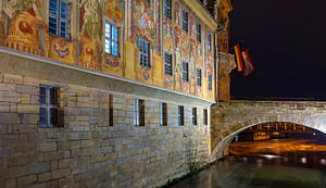Altes Rathaus von Bamberg bei Nacht Oberfranken, Bayern, Deutschland, Europa Kunstdesign