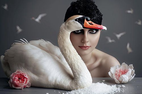 femme avec cygne