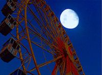Riesenrad und Mond