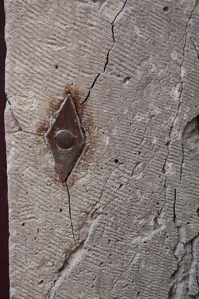 Nagel in muur van Griekse kerk van Jetty Boterhoek