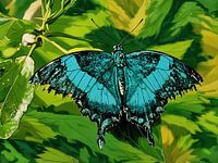 Stralende blauwe vlinder op weelderig bladerdek
