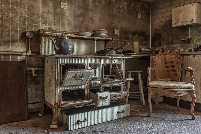 Old Kitchen by Robert Van den Bragt