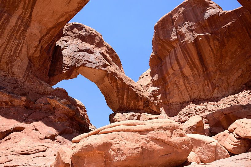 Under one arch looking at the other by Frank's Awesome Travels