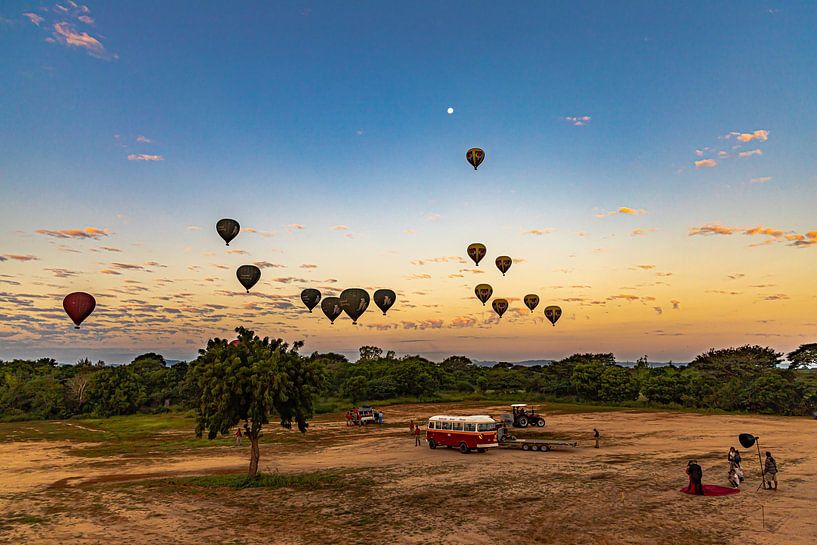 Zonsopkomst  in Myanmar van Aad de Vogel