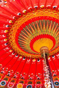 Kleurrijke handgemaakte Indonesische paraplu
