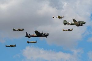 Flyby Battle of Britain Memorial Flight. van Jaap van den Berg