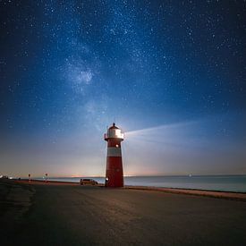 North Head Lighthouse under Milky Way Stars in the sky above by Fotografiecor .nl