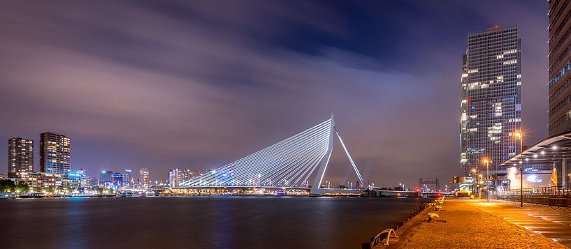 Avondfoto Erasmusbrug vanaf Kop van Zuid by Mark De Rooij