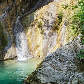 waterfall of Nidri by ticus media