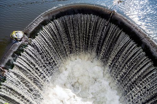 Blick ins Wehr von Nicole Bäcker