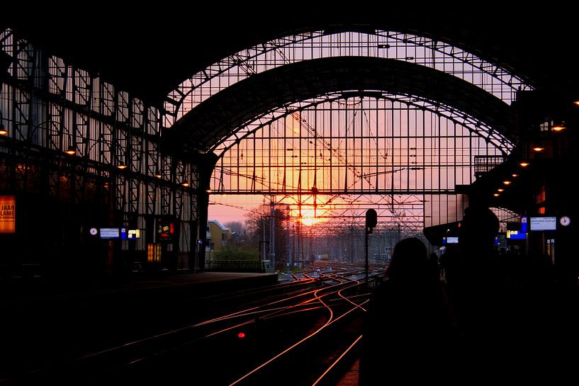 Coucher de soleil à la gare de Haarlem par Geert Heldens