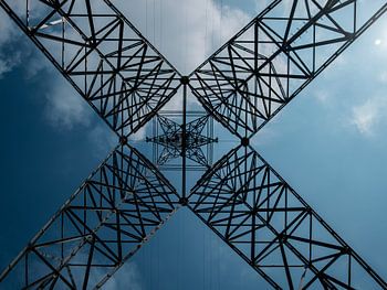 High-voltage mast - Minimalist and Architectural
