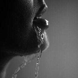 Woman with water flowing from her mouth, black and white by Aaldrik Bakker