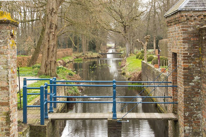 Gracht naast kasteel Sypesteyn by Dennis Weggelaar