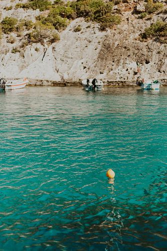 Havenrust bij de kliffen – Authentiek Zakynthos vanaf het water (1/3)