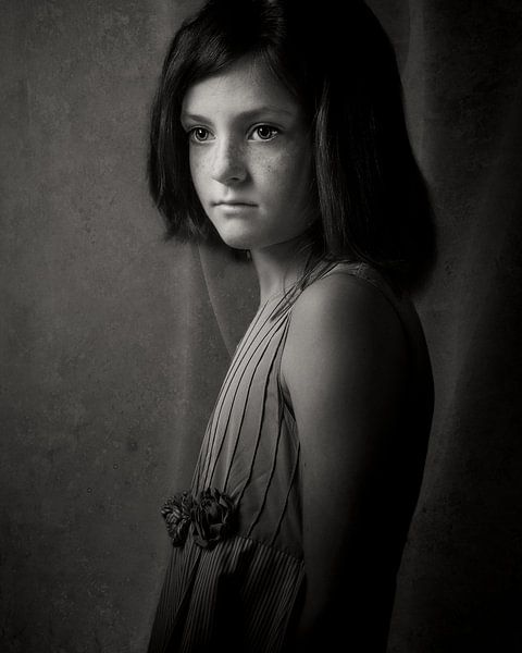 Mädchen in schwarz und weiß 01 von Mark Isarin | Fotografie