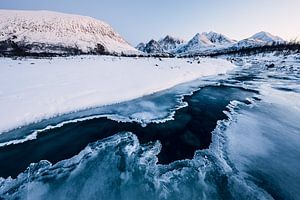 Bevroren rivier - Lyngen Alpen, Noorwegen van Martijn Smeets