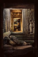 Apsara in der Tempelruine