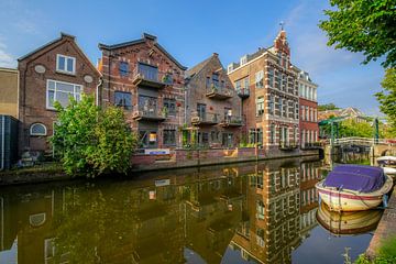 Nieuwe Rijn Leiden avec le bâtiment d'Eduardo IJdo sur Dirk van Egmond