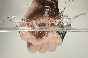 Splash hand of the photographer Lanscape van Focco van Eek
