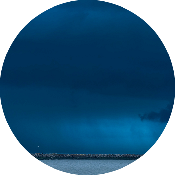 Zeilboot verlaat de haven