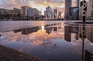 Zonsondergang boven het Hofplein sur Peter Hooijmeijer