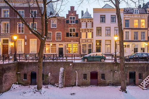Winterse avondsfeer langs de Nieuwgracht, Utrecht
