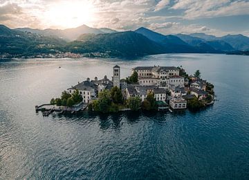 San Giulio eiland Lago d'Orta van Visuals by Justin