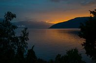 zonsondergang in noorwegen bij het sognefjord bij Vik von ChrisWillemsen Miniaturansicht