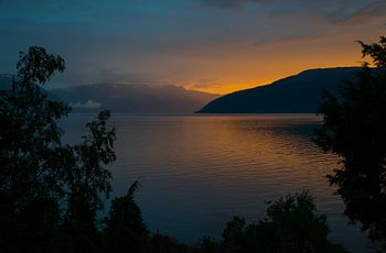 zonsondergang in noorwegen bij het sognefjord bij Vik