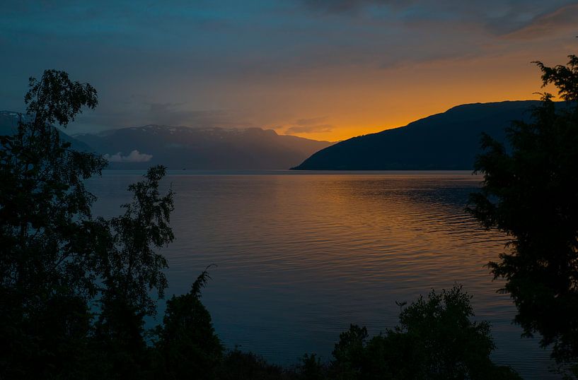 zonsondergang in noorwegen bij het sognefjord bij Vik von ChrisWillemsen