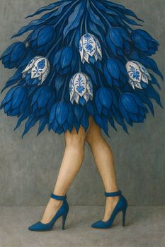 Elegance in Blue - Tulip skirt with Delftware and blue heels