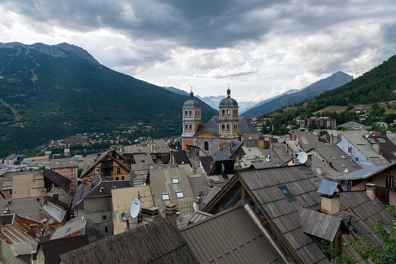 Uitzicht op Briancon in Frankrijk van Linda Schouw