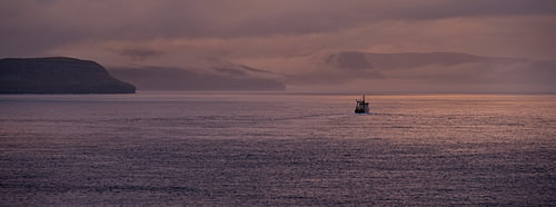 Fischerboot im Abendlicht