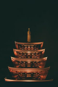 Pagode van de Senso-Ji tempel in Tokyo, Japan van Nikkie den Dekker | travel & lifestyle photography