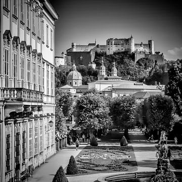 SALZBURG Wonderful View to Salzburg Fortress | Monochrome van Melanie Viola