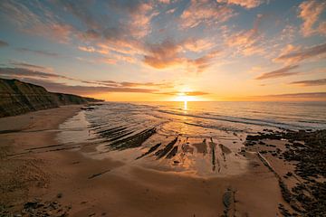 Praia do Magoito Strand zum Sonnenuntergang von Leo Schindzielorz