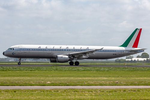 Alitalia Airbus A321 in retro livery.