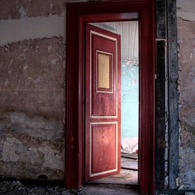 Achter de rode deur by Jo Stoop