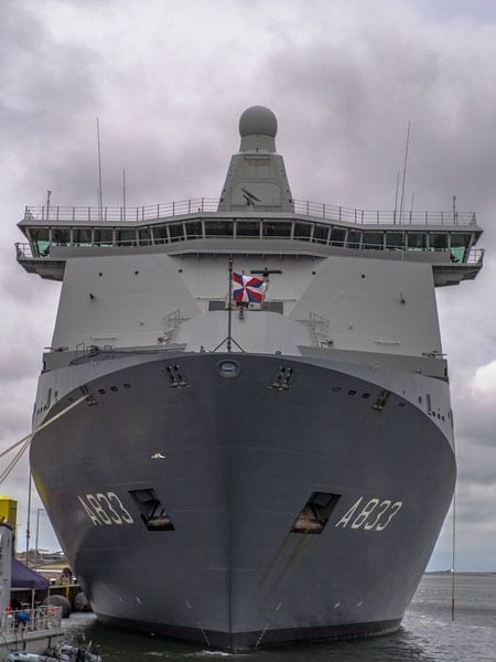 Front eines Marineschiffs von Martijn Tilroe