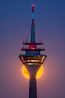 Rijntoren in het maanlicht
