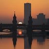L'épique lever de soleil sur le pont Oberbaumbrücke à Berlin sur Patrick Noack