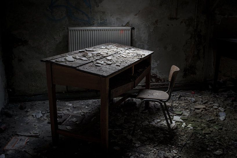 Verlaten Studie tafel par Katjang Multimedia