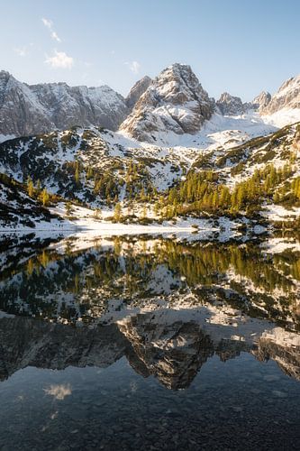 First snow in autumn at the Seebensee with view to the Coburger Hütte near Ehrwald in Tirol