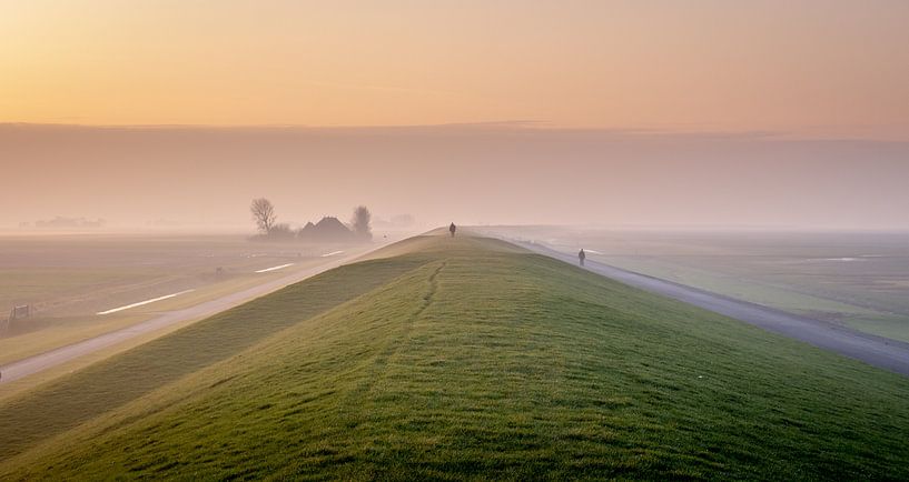 Walk on the dike by Frans Plat