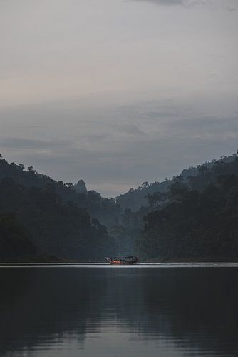 Mystieke Vibe van Cheow Lan Lake: Een Betoverende Ervaring